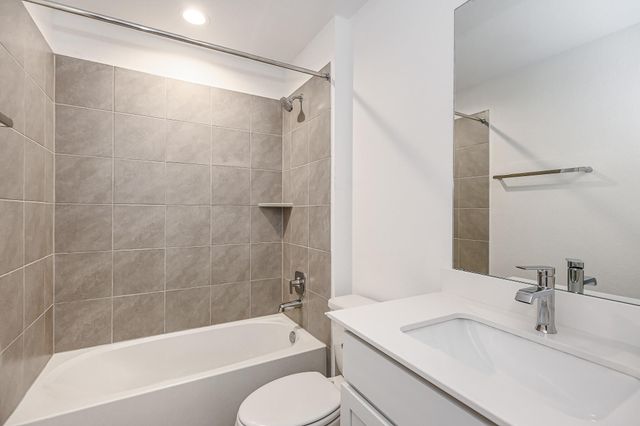 525 Hunter Grove Lane, China, TX 77613