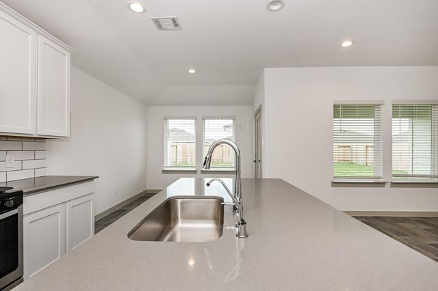 525 Hunter Grove Lane, China, TX 77613