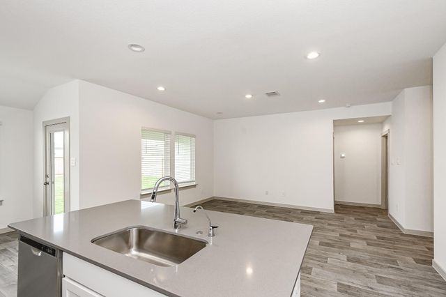 525 Hunter Grove Lane, China, TX 77613