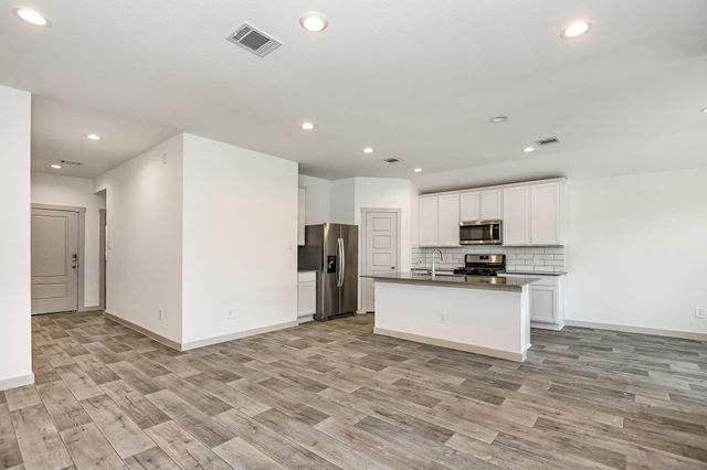 525 Hunter Grove Lane, China, TX 77613