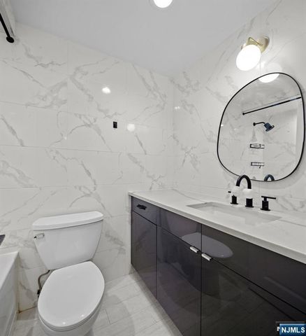 333 Grand Avenue 1I, Palisades Park, NJ 07650