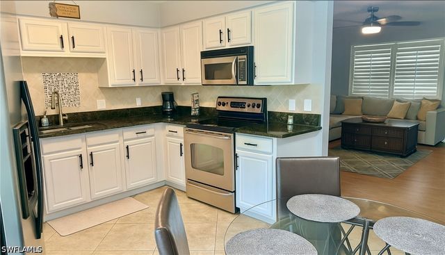 633 Palm View DR 4, Naples, FL 34110