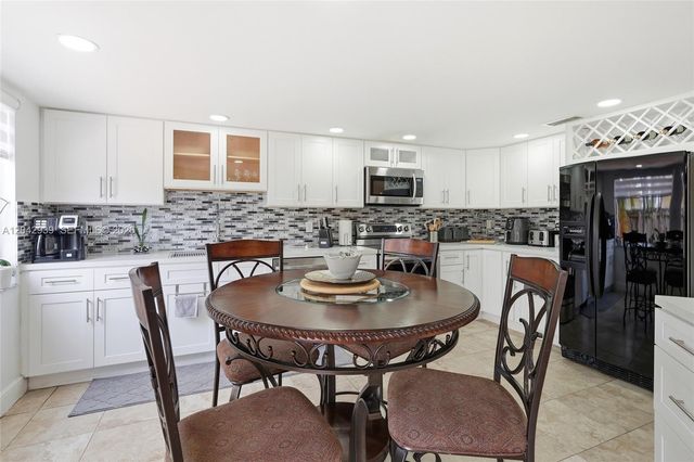 15652 SW 91st Ln, Miami, FL 33196