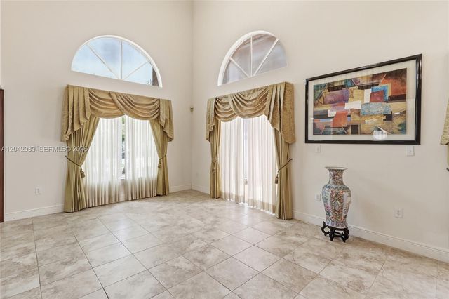 15652 SW 91st Ln, Miami, FL 33196