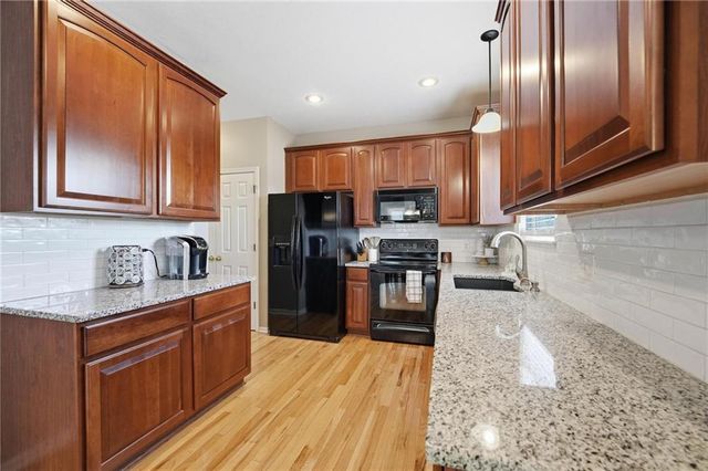 1191 SW Arbormill Terrace, Lee's Summit, MO 64082