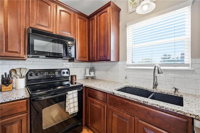 1191 SW Arbormill Terrace, Lee's Summit, MO 64082