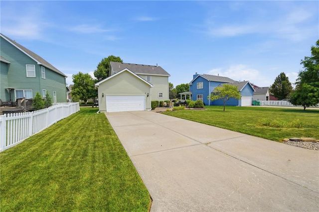 1191 SW Arbormill Terrace, Lee's Summit, MO 64082