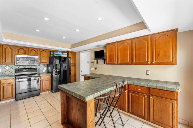 2810 Sand Pines Court, Lake Worth, FL 33462