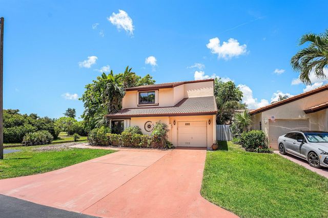 2810 Sand Pines Court, Lake Worth, FL 33462