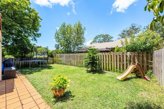 2810 Sand Pines Court, Lake Worth, FL 33462