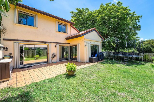 2810 Sand Pines Court, Lake Worth, FL 33462