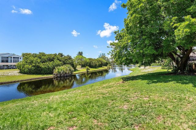 2810 Sand Pines Court, Lake Worth, FL 33462
