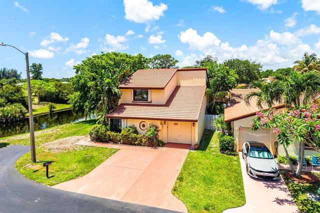 2810 Sand Pines Court, Lake Worth, FL 33462