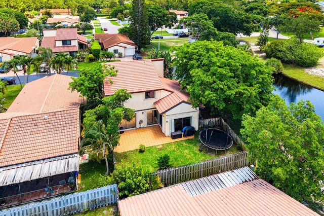 2810 Sand Pines Court, Lake Worth, FL 33462
