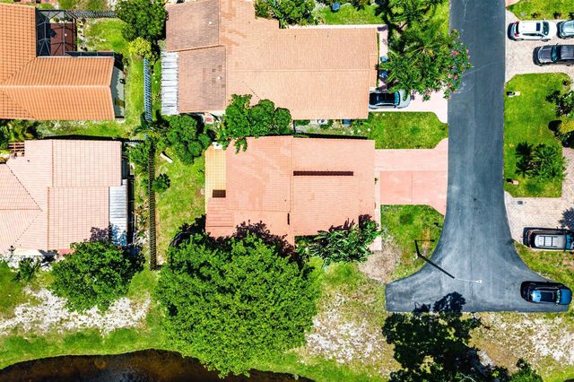 2810 Sand Pines Court, Lake Worth, FL 33462