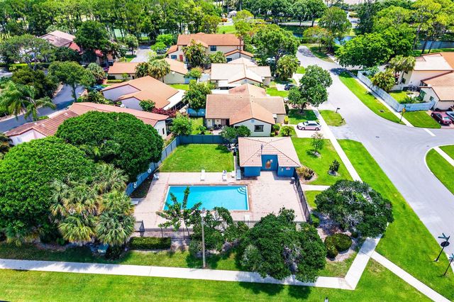 2810 Sand Pines Court, Lake Worth, FL 33462