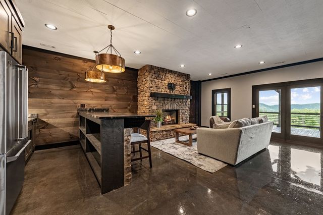 363 Griffith Parkway, Blue Ridge, GA 30513