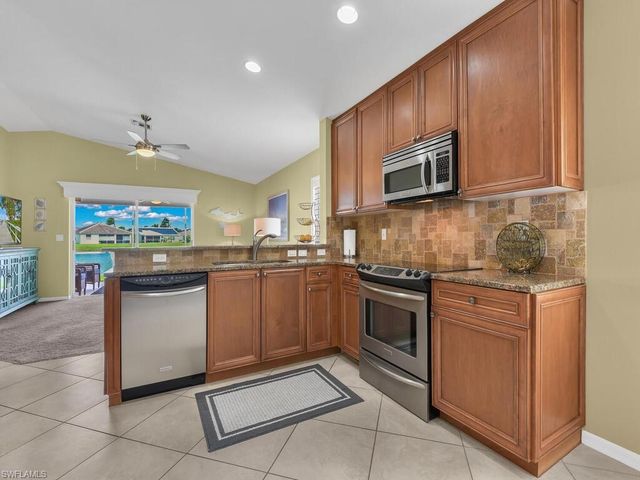 7631 Cameron CIR, Fort Myers, FL 33912