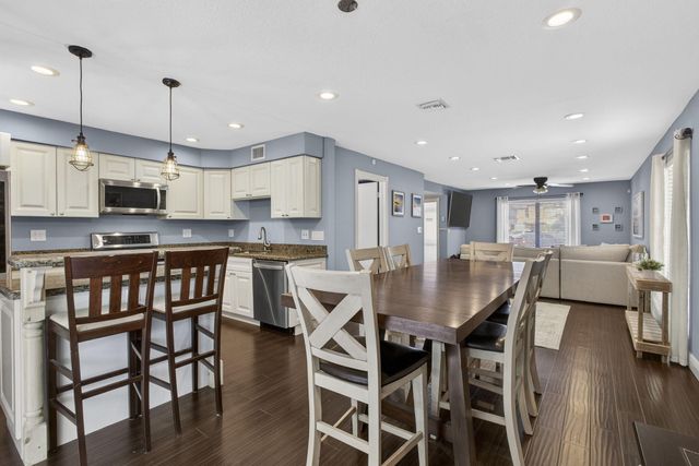 326 Sandtree Drive, Palm Beach Gardens, FL 33403