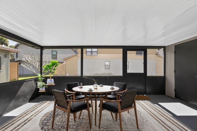 326 Sandtree Drive, Palm Beach Gardens, FL 33403