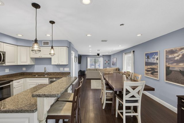 326 Sandtree Drive, Palm Beach Gardens, FL 33403