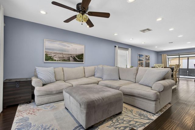 326 Sandtree Drive, Palm Beach Gardens, FL 33403