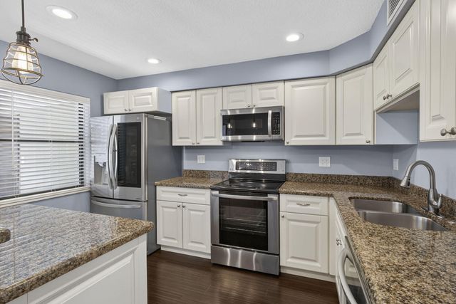 326 Sandtree Drive, Palm Beach Gardens, FL 33403