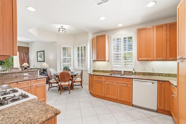 3730 Montreux LN 104, Naples, FL 34114