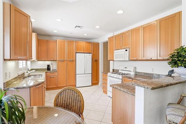 3730 Montreux LN 104, Naples, FL 34114