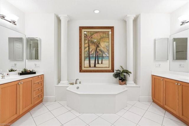 3730 Montreux LN 104, Naples, FL 34114
