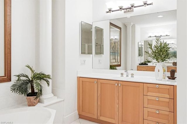 3730 Montreux LN 104, Naples, FL 34114