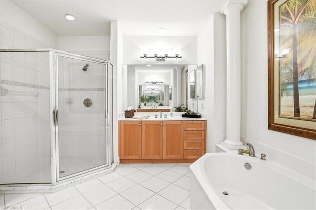 3730 Montreux LN 104, Naples, FL 34114