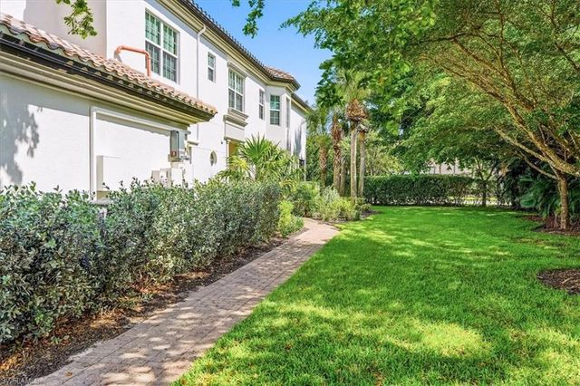 3730 Montreux LN 104, Naples, FL 34114