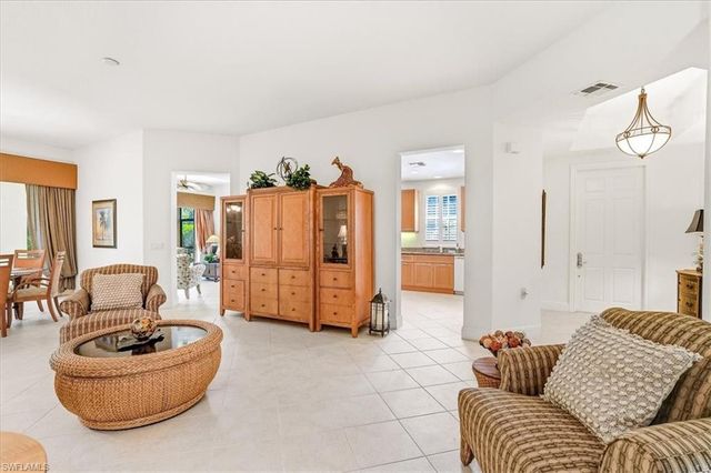 3730 Montreux LN 104, Naples, FL 34114