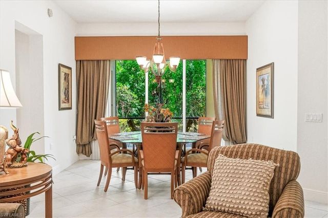 3730 Montreux LN 104, Naples, FL 34114