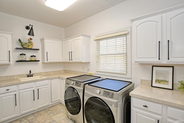 2122 Lakes Edge Drive, Newburgh, IN 47630