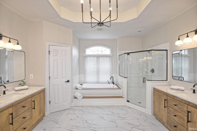 2122 Lakes Edge Drive, Newburgh, IN 47630