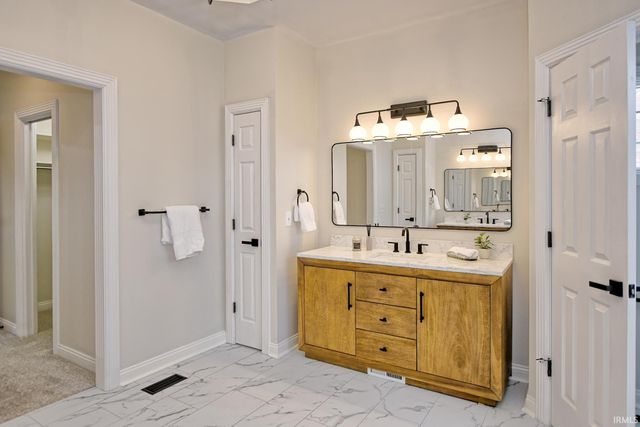 2122 Lakes Edge Drive, Newburgh, IN 47630