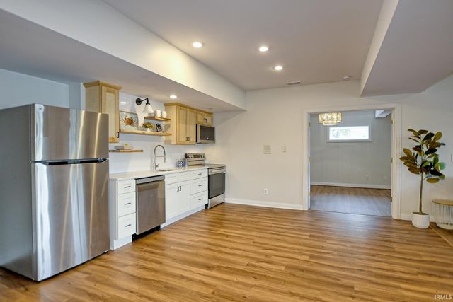 2122 Lakes Edge Drive, Newburgh, IN 47630