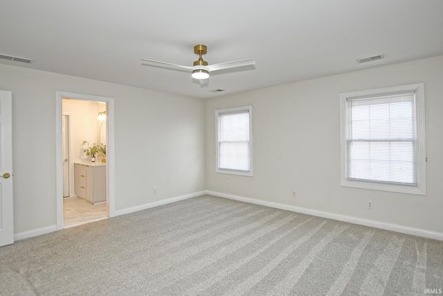 2122 Lakes Edge Drive, Newburgh, IN 47630