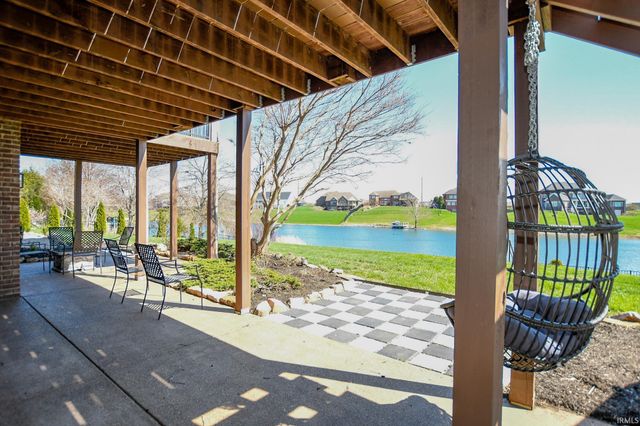 2122 Lakes Edge Drive, Newburgh, IN 47630