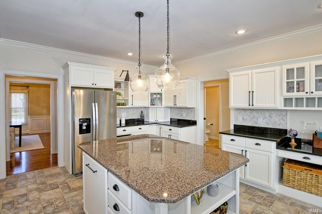 2122 Lakes Edge Drive, Newburgh, IN 47630