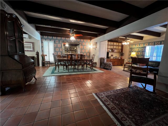 1427 E Cr 418, Premont, TX 78375