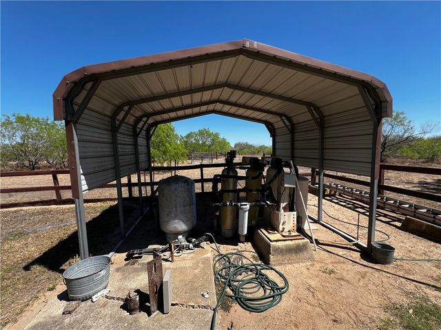 1427 E Cr 418, Premont, TX 78375