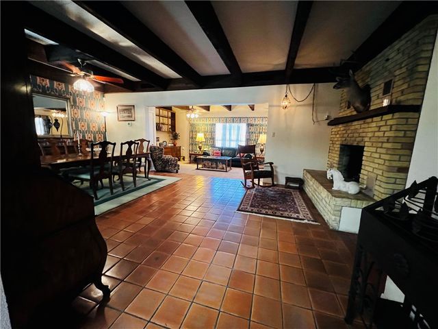 1427 E Cr 418, Premont, TX 78375