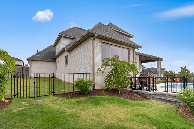 8002 W Dorchester Street, Rogers, AR 72758