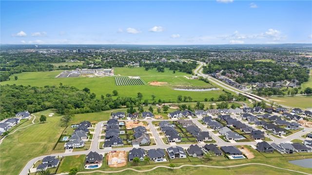 8002 W Dorchester Street, Rogers, AR 72758