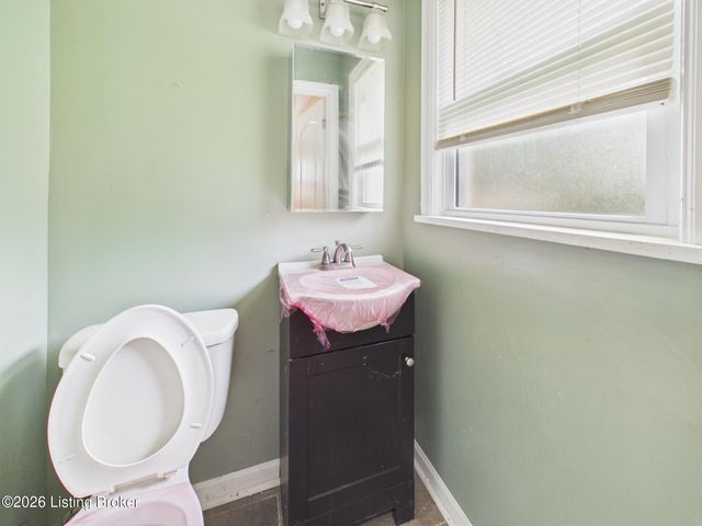 2404 Farnsley Rd, Louisville, KY 40216