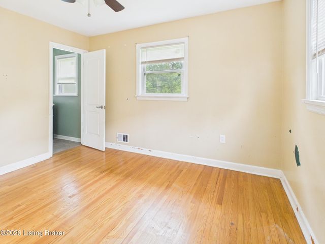 2404 Farnsley Rd, Louisville, KY 40216