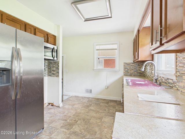 2404 Farnsley Rd, Louisville, KY 40216